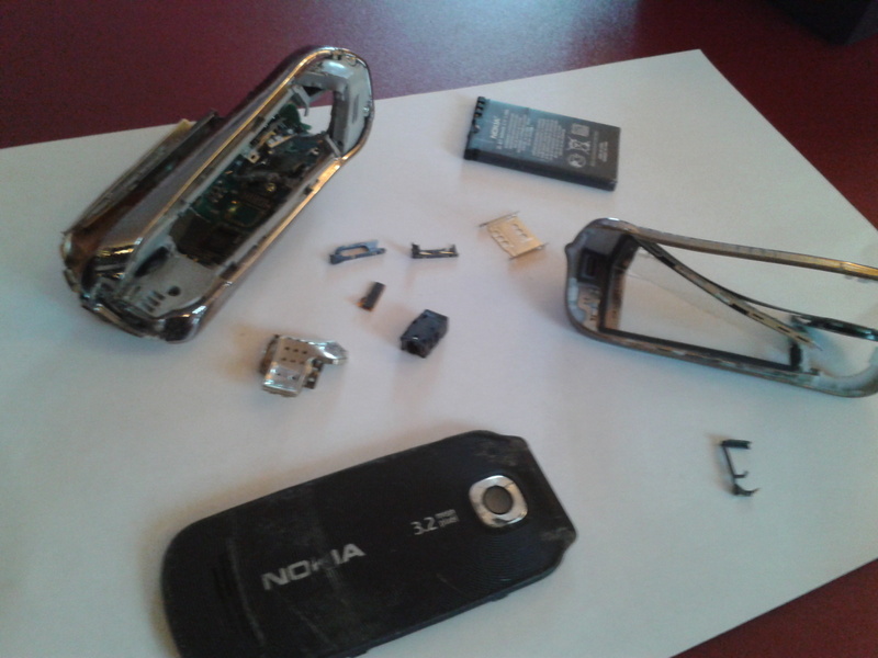 nokia cassé.jpg