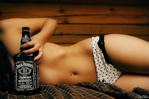 Jack_Daniels_girl150.jpg