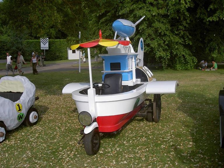800px-Wacky_Races_-_Convert-a-Car.jpg